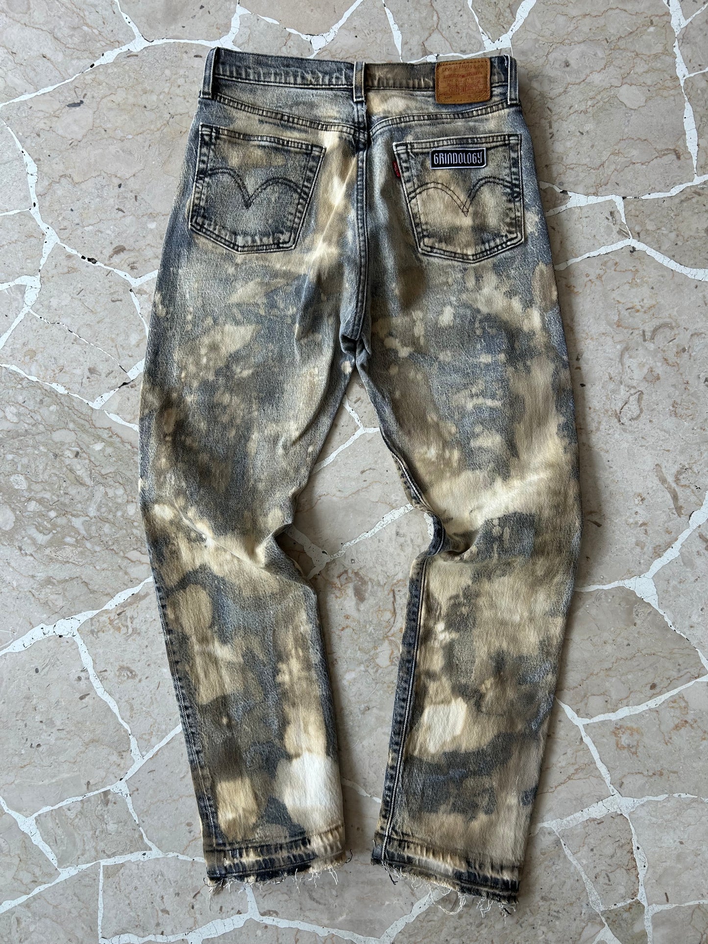 1|1 Levi’s 501 Sand Distressed